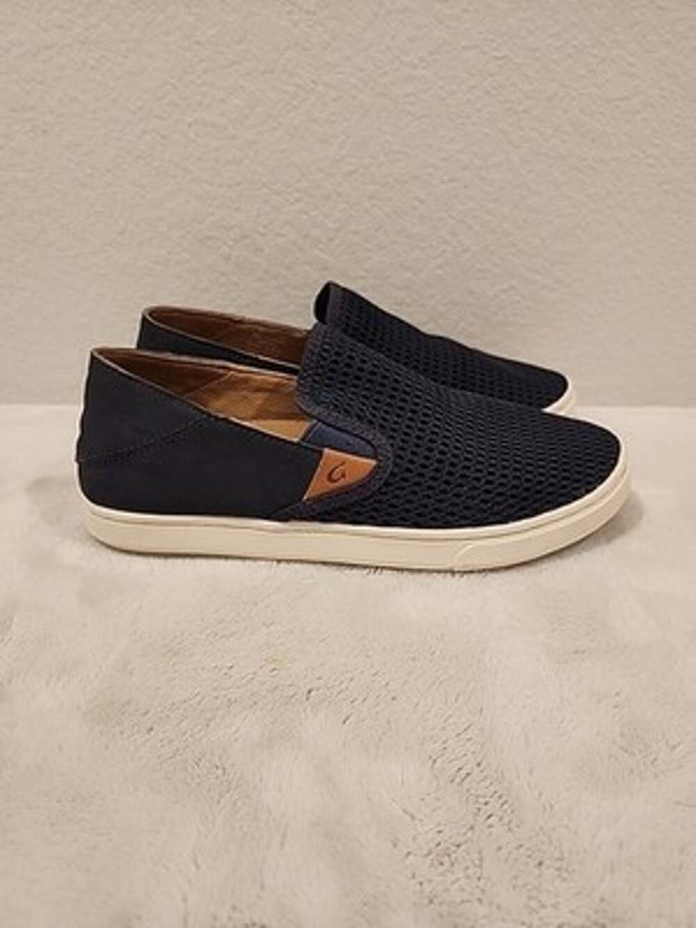 OluKai Pehuea women's 7 slip-on sneakers navy blue mesh Shoes